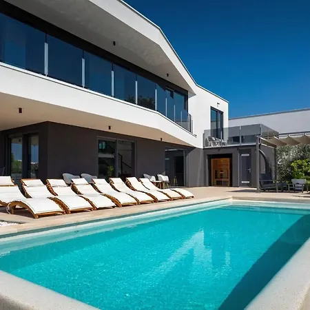 Villa Modern Cormoran With Pool In Porec