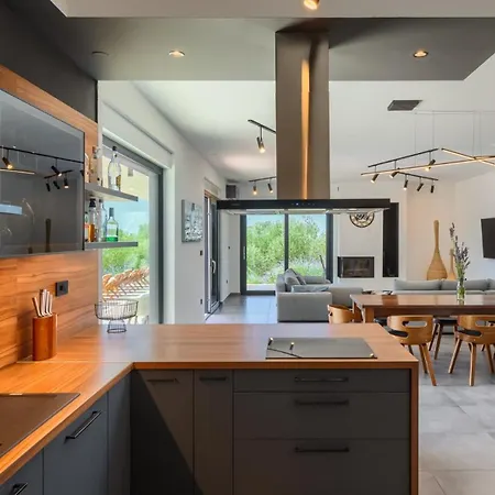 Villa Modern Cormoran With Pool In *