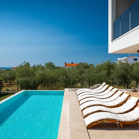 Modern Cormoran With Pool In * Porec