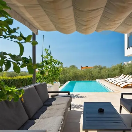 Modern Cormoran With Pool In *