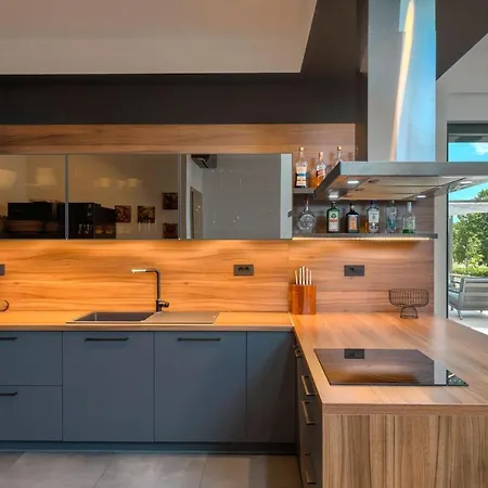 Modern Cormoran With Pool In Villa *