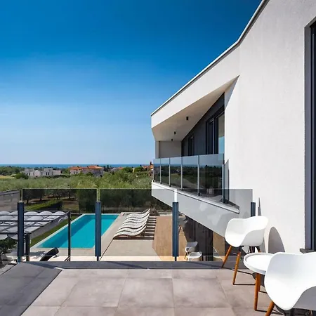 Villa Modern Cormoran With Pool In Porec