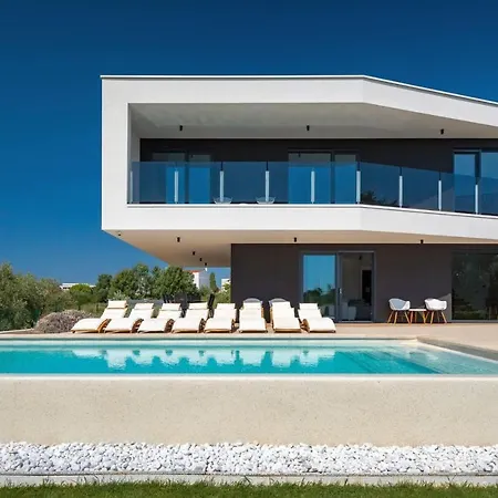 Modern Cormoran With Pool In *