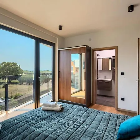 Villa Modern Cormoran With Pool In