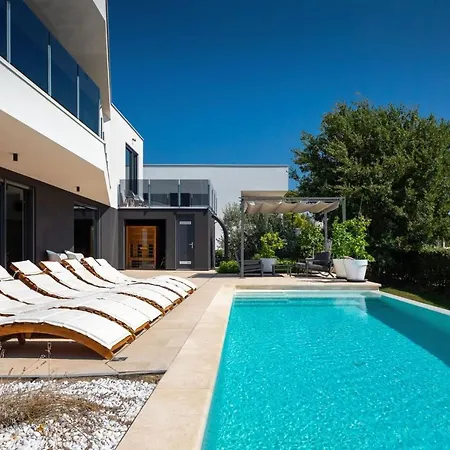 Modern Cormoran With Pool In *
