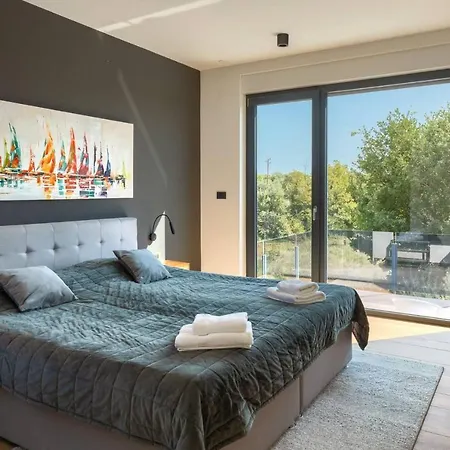 Modern Cormoran With Pool In Villa