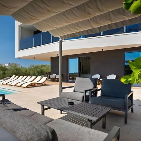 Modern Cormoran With Pool In Вилла Пореч