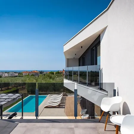 Modern Cormoran With Pool In *