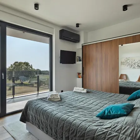 Modern Cormoran With Pool In Пореч