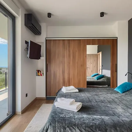 Modern Cormoran With Pool In * Пореч