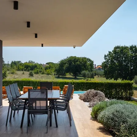 Вилла Modern Cormoran With Pool In