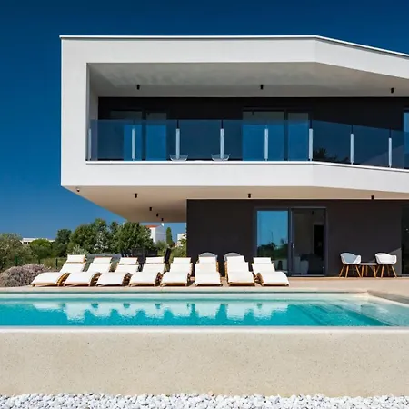 Вилла Modern Cormoran With Pool In *