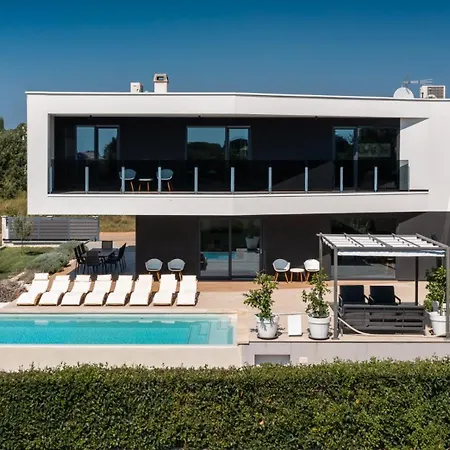 Modern Cormoran With Pool In Вилла Пореч